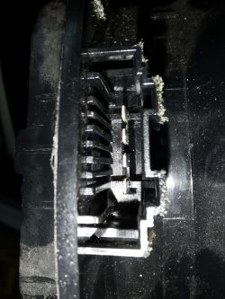 Jak podłączyć system audio w Golfie 5?