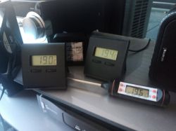 Several temperature displays showing readings from 19.0°C to 19.6°C.