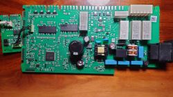 Płytka drukowana zmywarki z komponentami elektronicznymi