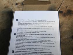 Box of the Gembird TSL-PS-F4U-01-W power strip featuring product features in English, French, and Polish.