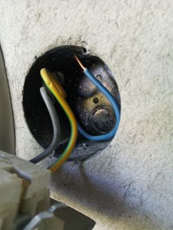 Podłączenie dwóch lamp do jednego przewodu zasilajacego- pytanie laika