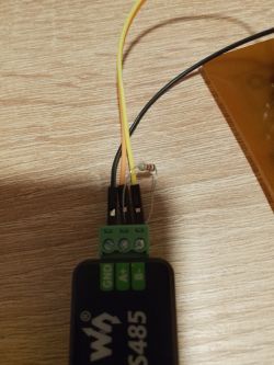 Moduł RS485 z podłączonym opornikiem 120Ω między zaciskami A+ i B-
