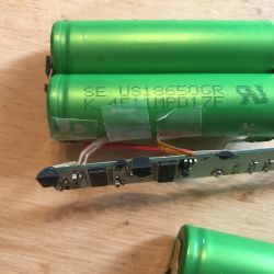 Wnętrze baterii od laptopa oraz sposób na wykorzystanie starych ogniw ze środka