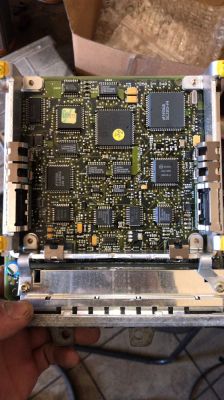 Audi A8 D2 4,2 - Szukam pinów masy, +12V, linii K w ster. 4D0907557J