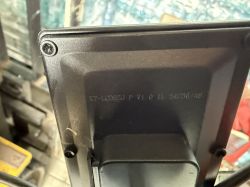 Zbliżenie na tył wyświetlacza KT-LCD8SU z oznaczeniem napięć 24/36/48V