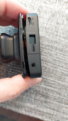 Rejestrator Navitel R250 DUAL - jak zmienić baterię?