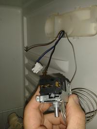 Whirlpool 450-A - Podłączanie termostatu do lodowki