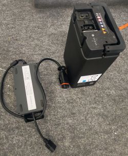 [Sprzedam] Nowe baterie trakcyjne Li-ion NCM 74V 30Ah z ładowarką sieciową