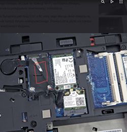 Wnętrze laptopa HP Elitebook 8770w z widocznym slotem na kartę WWAN i brakującymi elementami na płycie głównej.