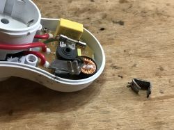 Prosty ściemniacz gniazdkowy - wnętrze i naprawa - Mumbi m-SD100