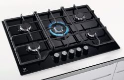 Electrolux LKK564200X - efektywność grzania i jakość wykonania. Kuchnia gazowa do 2000 zł.