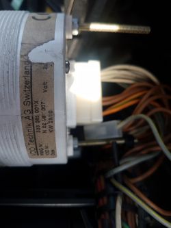 VDo - Czy obrotomierz VDO wymaga programowania po odłączeniu?