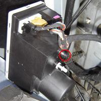 Długi czas działania pompy otwierającej centralny zamek