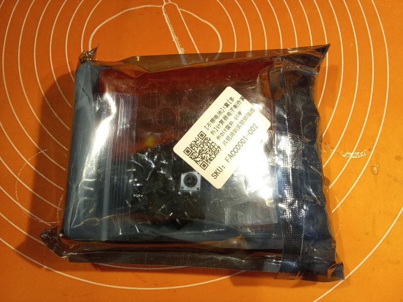 Zestaw do samodzielnego montażu kalkulatora w foliowej torebce