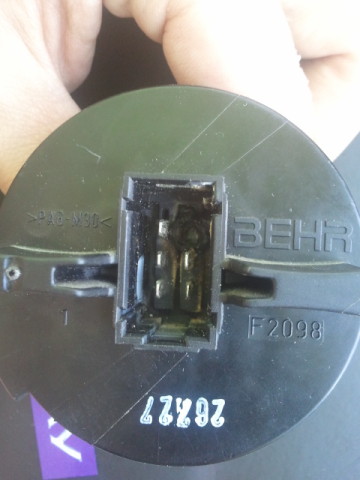 Jak naprawić uszkodzoną opornicę w Peugot 307 1.6HDI 2007?