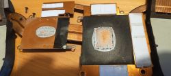 Moduły chłodzenia laptopa HP z nałożoną pastą termoprzewodzącą i padami termicznymi