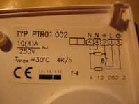 Jak podłączyć elektrozawór PTR01.002 do termostatu z zasilaniem 230V?