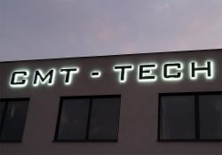 Jak podłączyć taśmę adresowalną LED RGB 3 m w literach 3D z efektem halo?