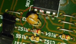 Jakim klejem skleić element elektroniczny na płytce PCB?