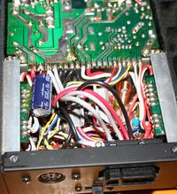 Podłączenie głośników i zasilania w Kenwood KAC-7200 - instrukcje