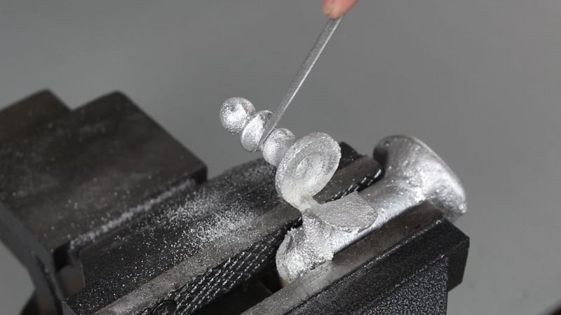 Pionek szachowy odlany z aluminium Pionek szachowy odlany z aluminium