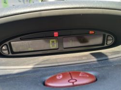 Ustawianie daty i godziny w Citroen Xsara Picasso 2006 bez przycisków na wyświetlaczu