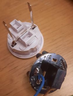 Disassembled smart plug SH-P01 showing internal PCB and separated plastic housing.