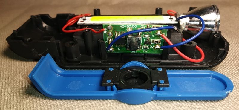 Cacko z wyglądu, a jak jest w środku? Cz. 2. Latarka przegubowa ze sklepu typu dyskont