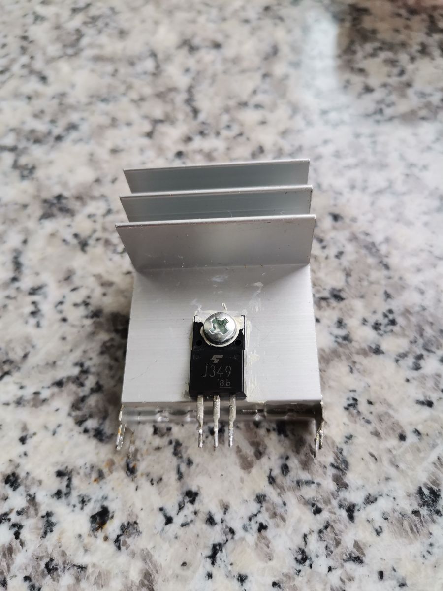 [Rozwiązano] Identyfikacja tranzystora J349 w odtwarzaczu Denon DVD3800BD