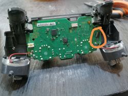 Pad PS4 Dualshock V2 - Prośba o identyfikację elementu