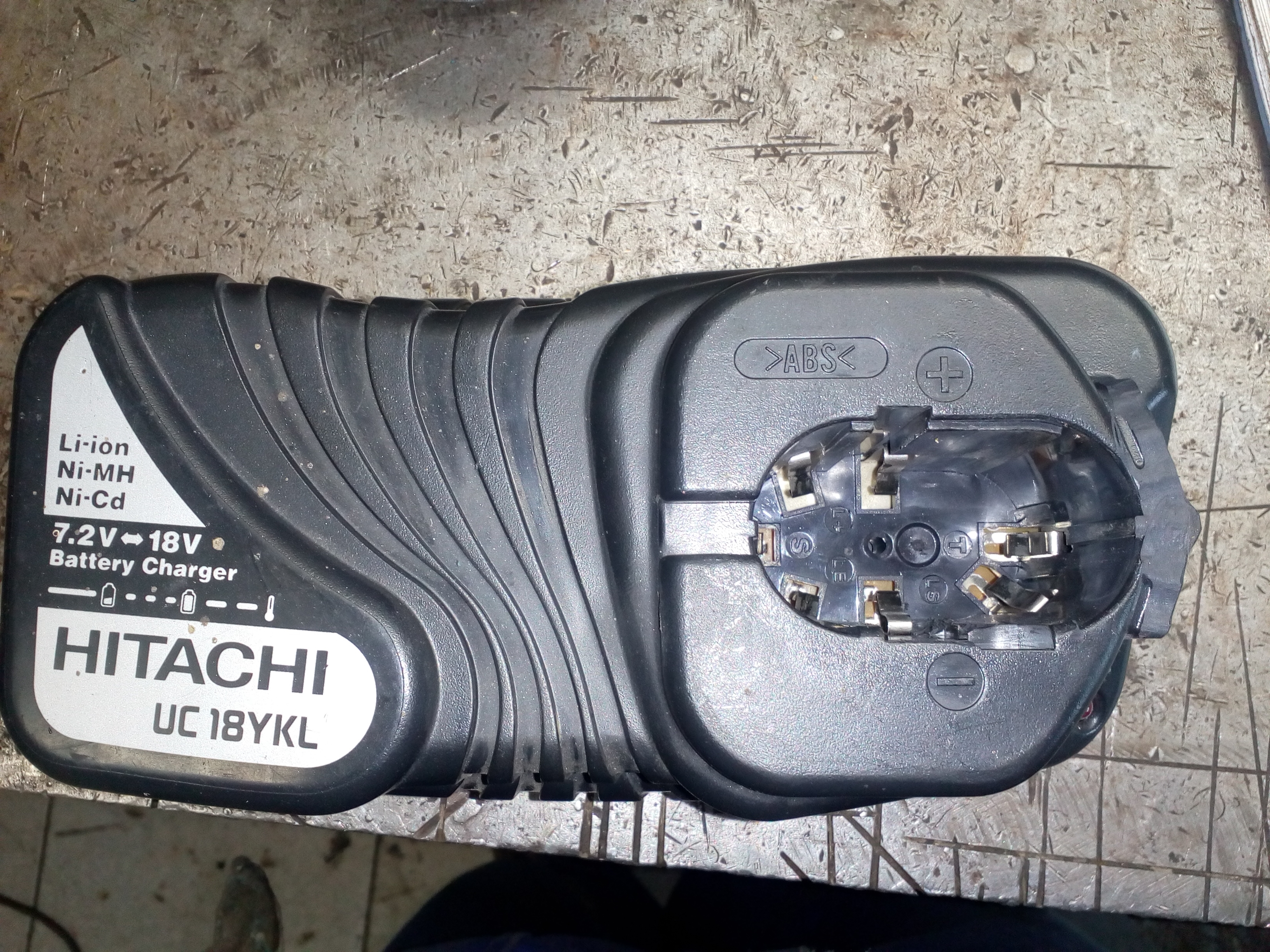 Czy ładowarka HITACHI UC18YKL naładuje pakiet LI-ION 5S w wkrętarce?