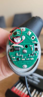 Amio AT003B3-19 - jaki element odpadł z płytki PCB anteny samochodowej?