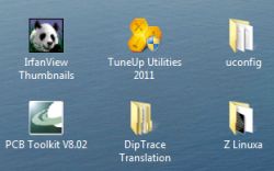 Fragment pulpitu z ikonami programów na tle Windows 7.