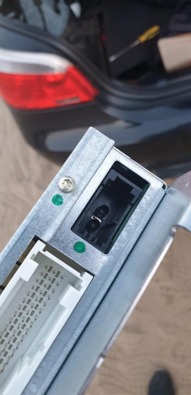 BMW E60 - Czy istnieje i jak nazywa się taka zaślepka światłowodu?