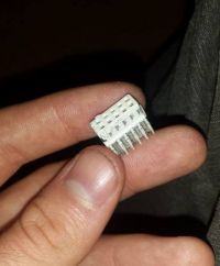 Jak podłączyć kable do układu regulacji lusterek w Golf IV?