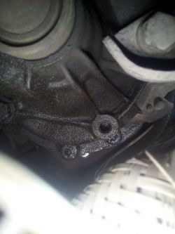 Locating the Oil Level Cap for Gearbox Oil Change in Peugeot 206 1.4 75km Locating the Oil Level Cap for Gearbox Oil Change in Peugeot 206 1.4 75km