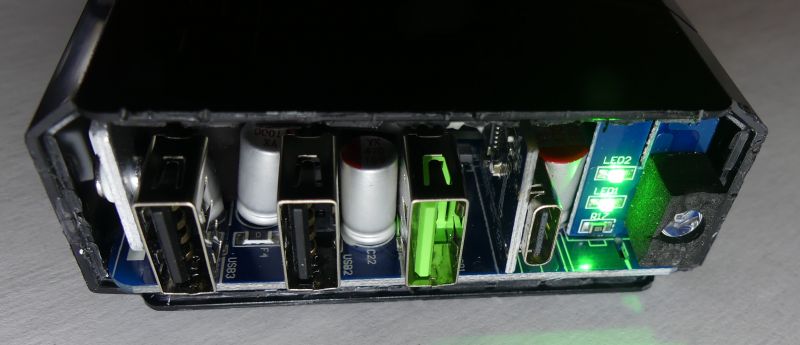 Wnętrze ładowarki USB 75W Green Cell CHARG01
