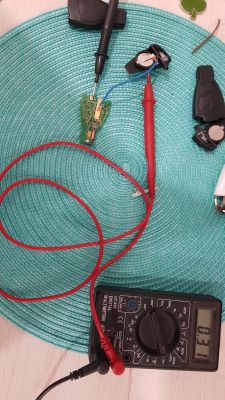 Mercedes c180 w203: Kluczyk rozładowuje baterie - czy wymienić płytkę?