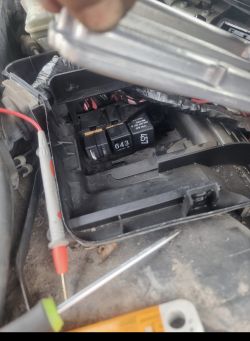 Seat Exeo - brak prądu na pompie paliwa, przekaźniki 404 i 634, bezpiecznik 28, schematy i pomysły