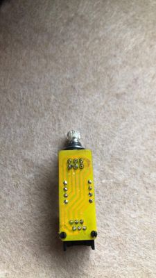 Pilot do wzmacniacza samochodowego regulujący głośność