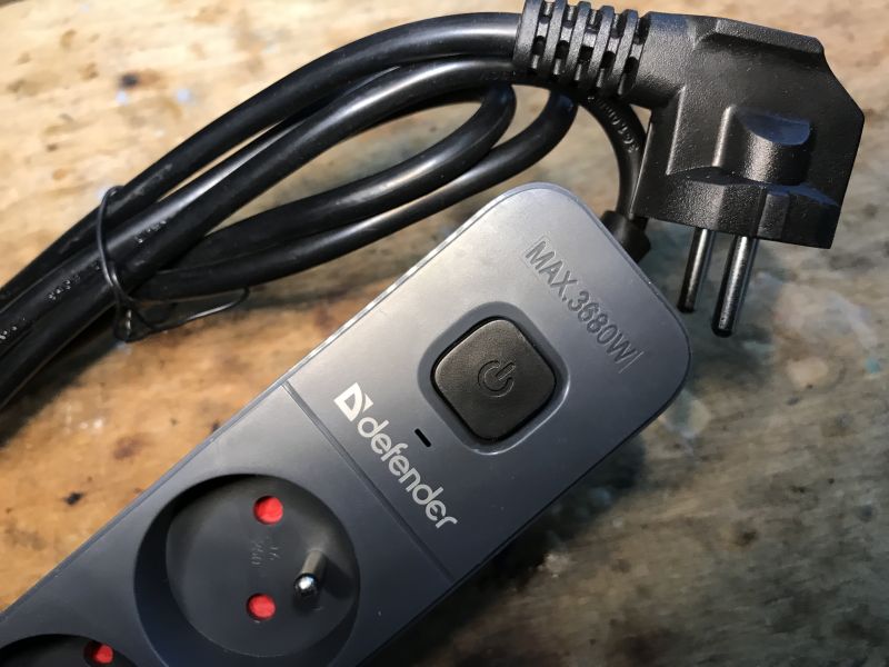 Inside the surge protector strip and USB power supply test - SFS133 Defender Surge Protector