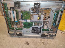 Wnętrze starego TV plazmowego TH-42PV60EH 261W, darmowe tranzystory ze środka