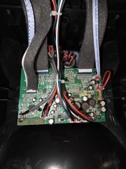 Sharp PS-919(BK) – ciągły szum podczas odtwarzania przez Bluetooth i nie tylko, przyczyna szumu