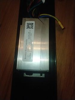 Hulajnoga elektryczna: brak napięcia na VCC w zalanej manetce - analiza pinów