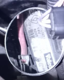 Tabliczka znamionowa na alternatorze Valeo w Renault Scenic II.