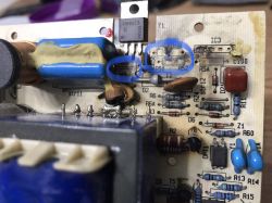 Dometic SMP184-05 - Jakie wartości rezystorów w przetwornicy 12V?