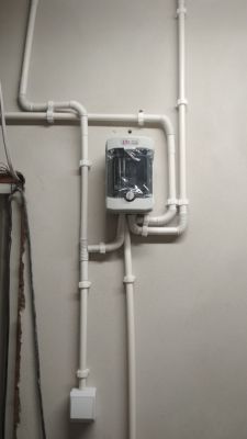 Zdjęcia najlepszych i najgorszych instalacji elektrycznych.