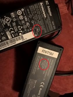 Dlaczego w nieoryginalnej wtyczce zasilacza Lenovo jest rezystor? Dlaczego w nieoryginalnej wtyczce zasilacza Lenovo jest rezystor?