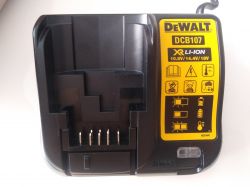 Naprawa ładowarki DeWalt DCB107, porównanie wersji EU i USA, przeróbka na 230V Naprawa ładowarki DeWalt DCB107, porównanie wersji EU i USA, przeróbka na 230V