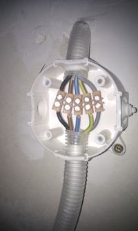Jak poprawnie podłączyć płytę indukcyjną AMICA PI6512TG samodzielnie?